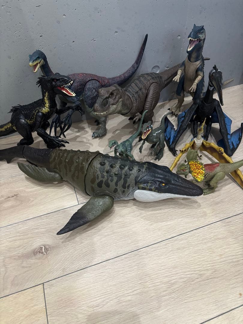 マテル ジュラシックパーク ジュラシックワールド 恐竜 フィギュア まとめ売り 迫力満点、見た目がリアルなマテルの恐竜フィギュアに新しいひかる