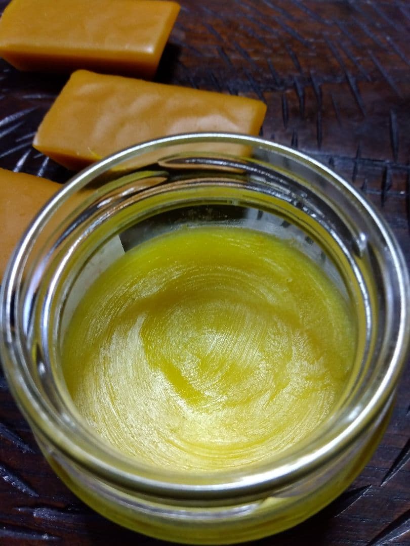 神戸ミツロウ　日本蜜蜂の蜜蝋337グラム