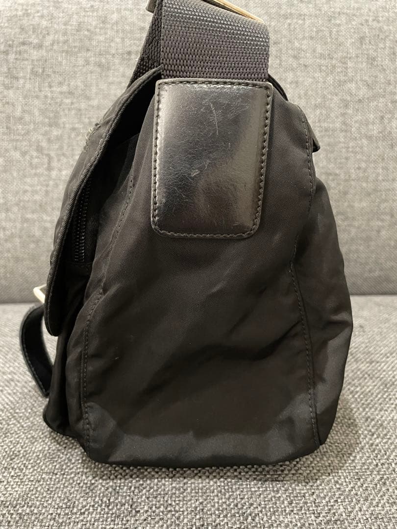 PRADA テスート ミニメッセンジャーバッグ 三角ロゴプレート NERO