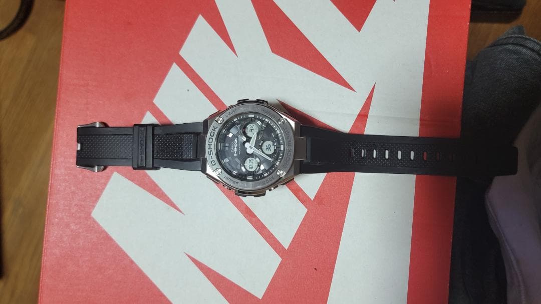 【美品】CASIO G-SHOCK GST-W110
