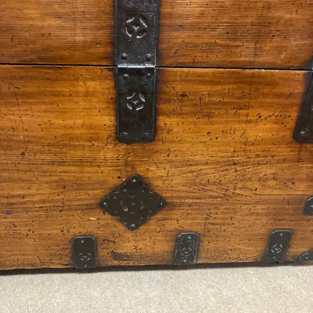 アンティークな李朝家具バンダジ（横幅81㌢、奥行43㌢、高さ75