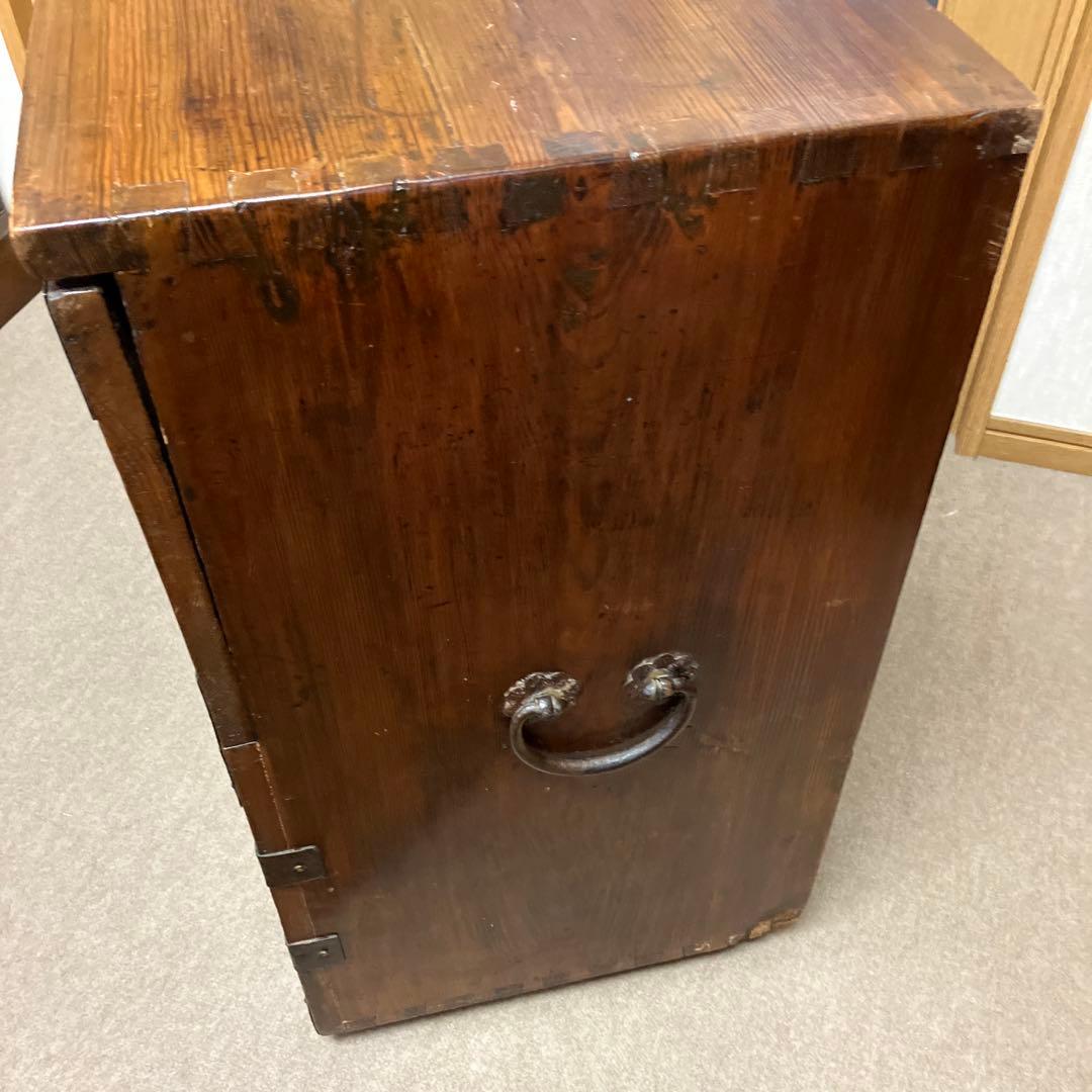 アンティークな李朝家具バンダジ（横幅81㌢、奥行43㌢、高さ75