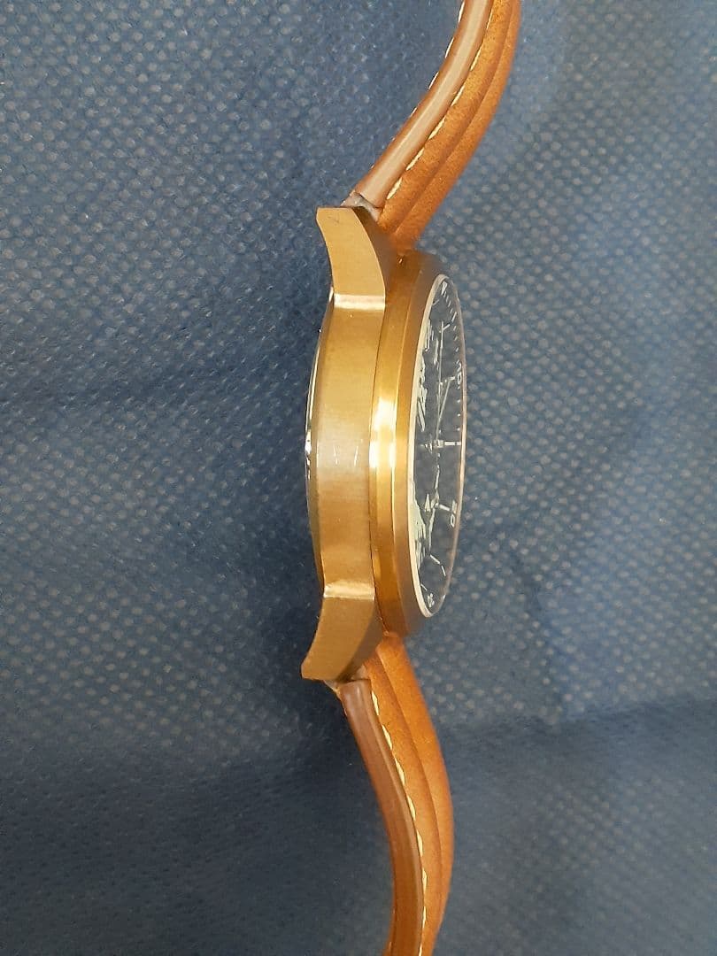 ブロンズ製ダイバー腕時計神奈川県沖ビッグウエーブ蓄光デザイン