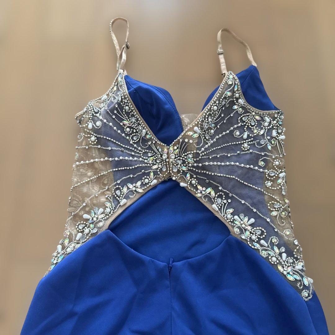 ぴぴ⭐️青いビーズ装飾タイトドレス