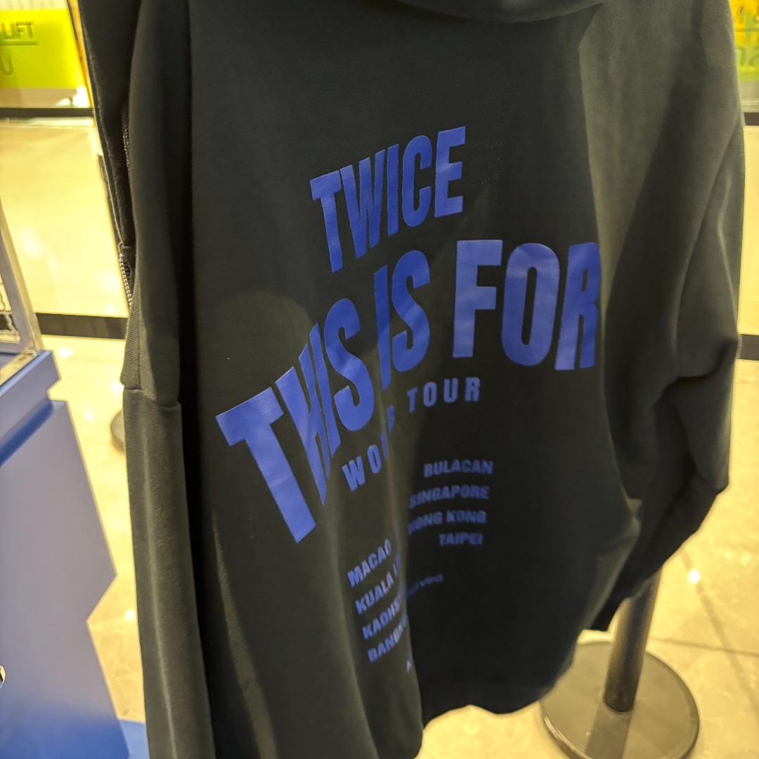 アイドル TWICE THIS IS FOR WORLD TOUR HOOD ZIP UP