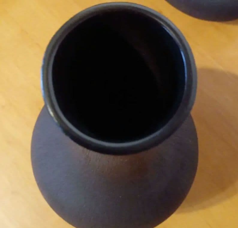 灰色の陶器製花瓶2つセット　物置