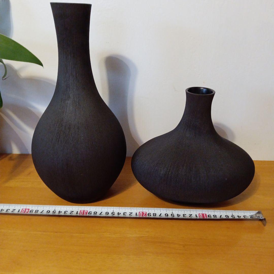 灰色の陶器製花瓶2つセット　物置