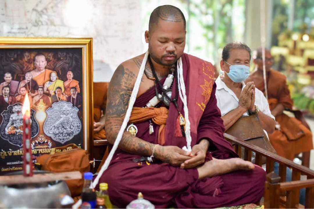 袈裟入りチャナイ師の伝説の虎王と秘術プージャオサミンプラプラクルアンC