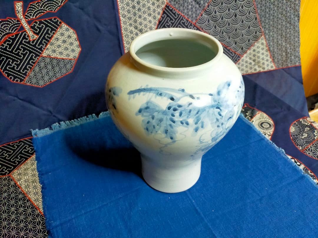 韓国【人間文化財】 池 順鐸作 白磁染付手描き葡萄文花瓶(壷)