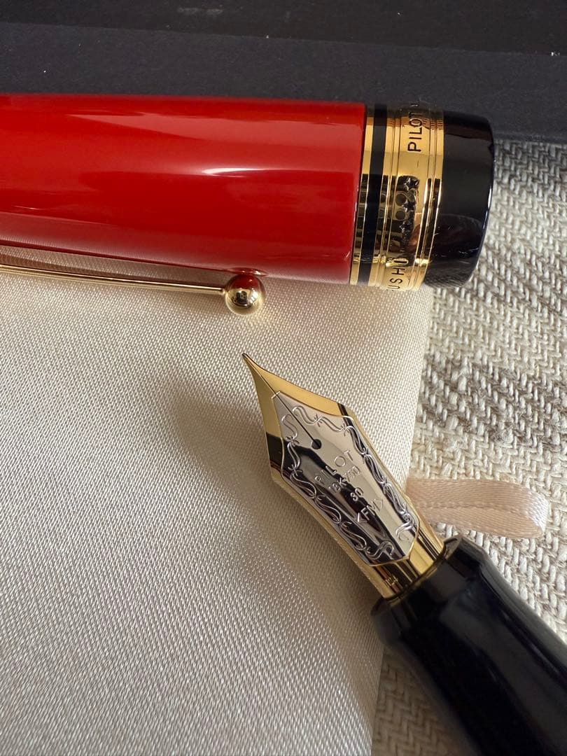 パイロット万年筆、漆、カスタム朱、30サイズペン先 万年筆 ペン先はM