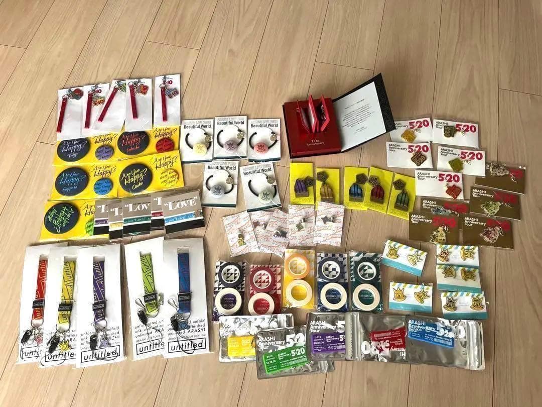 ARASHIグッズセット 嵐各会場　限定グッズまとめ売り　10周年記念グッズ付き ARASHIグッズセット 嵐各会場 限定グッズまとめ売り 10周年記念グッズ