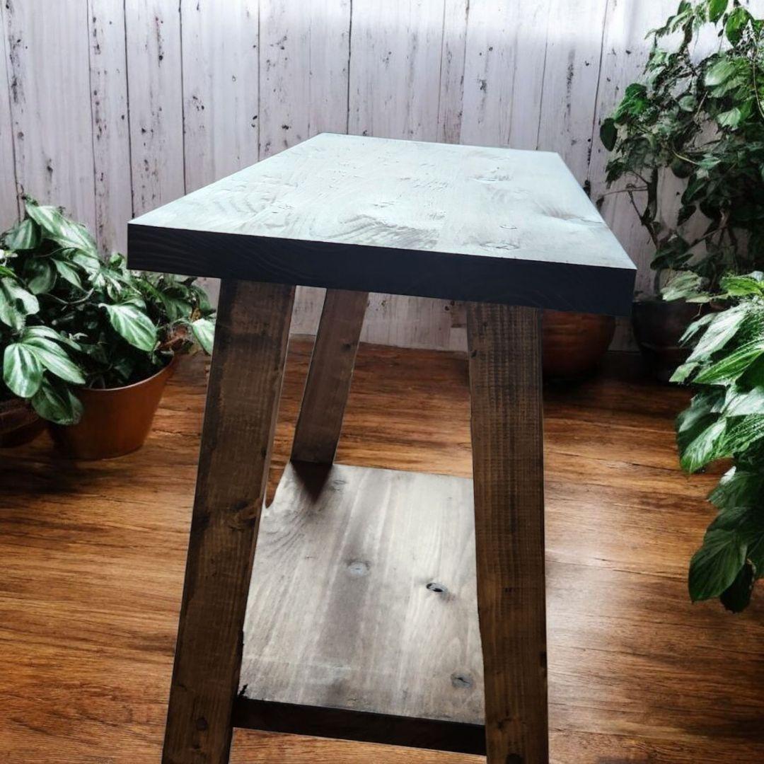 天然材を使用した古材風 シンプルなスツール