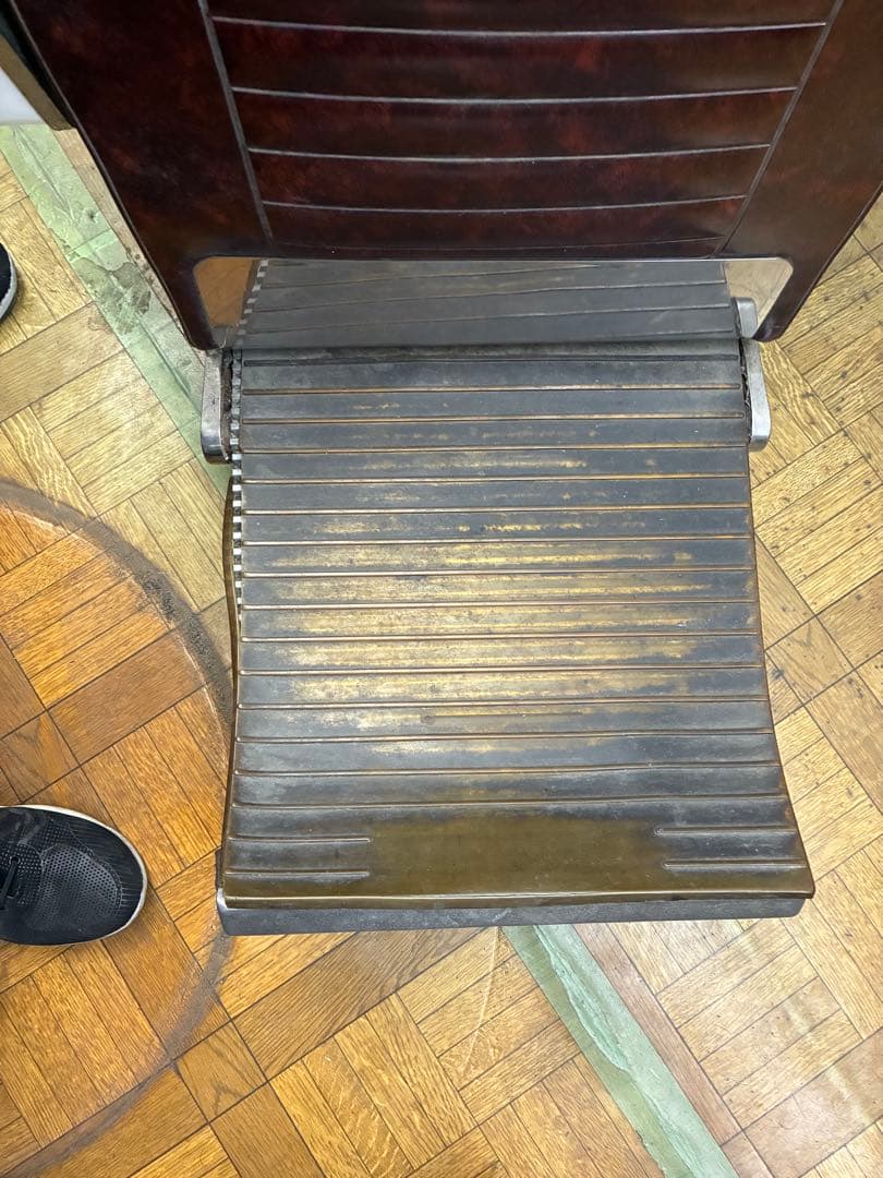 最 安 価格家具・インテリア - 理容椅子 電動リクライニング理容椅子