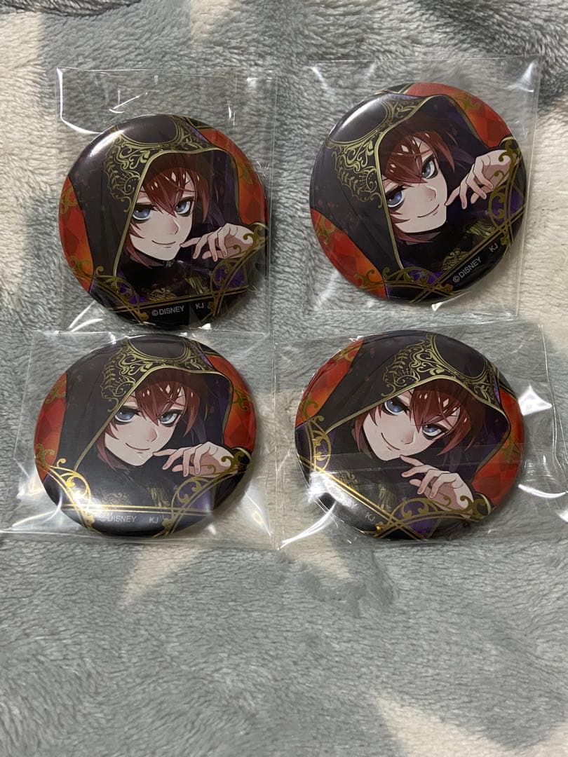 ツイステ リドル 式典服 缶バッジ - メルカリ