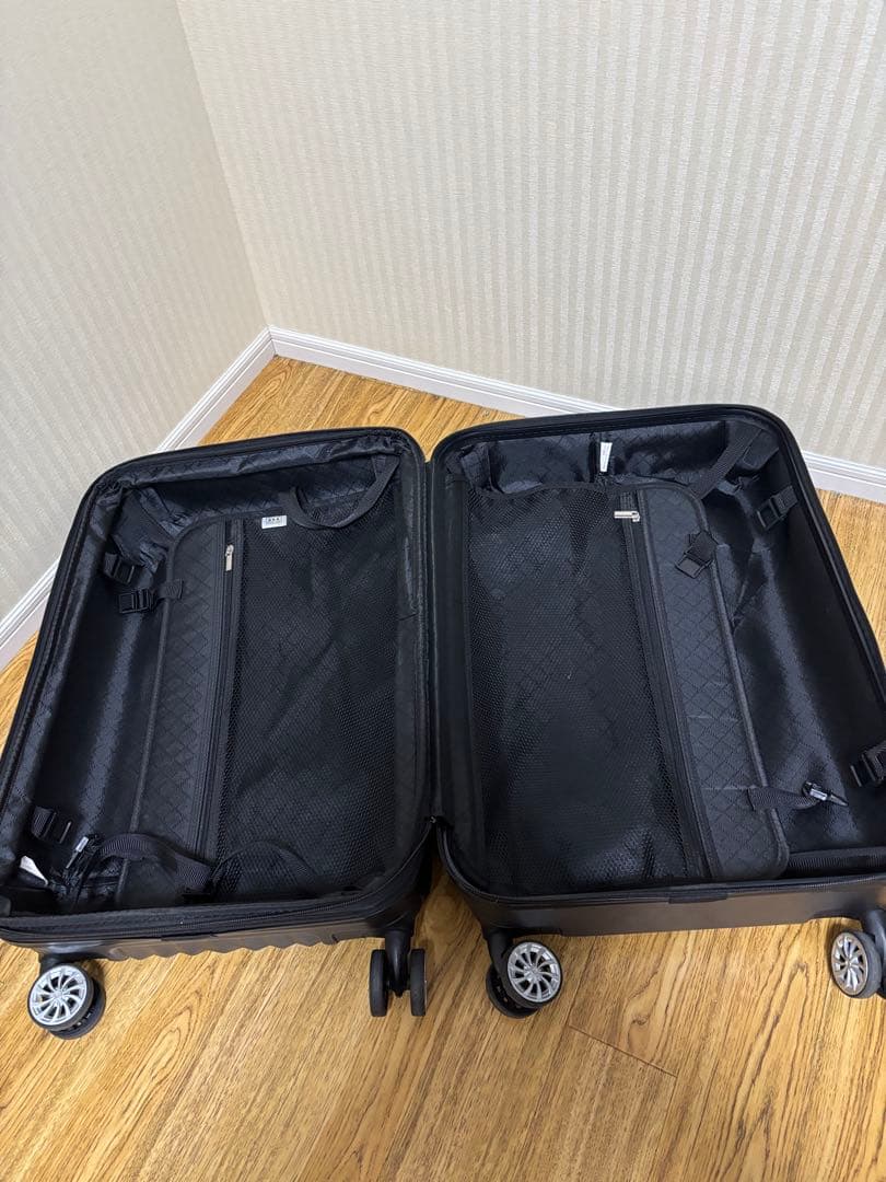 TRAVELIGHT ブラック ストライプ キャリーケース 4輪 - メルカリ