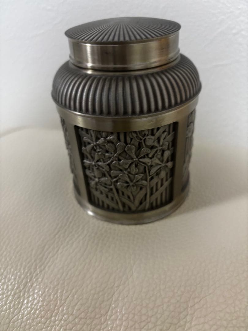 Selangor Pewter フタ付キャニスター 花レリーフ 茶筒