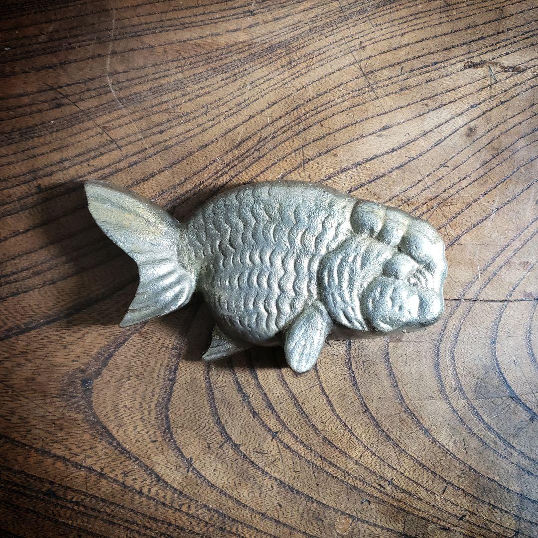 金魚　置物　らんちゅう　ペーパーウェイト　取っ手　オブジェ　インテリア
