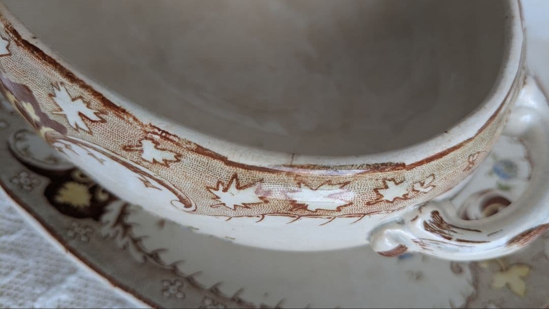 クレイユモントロー alexandra蓋付きソーシエール フランス