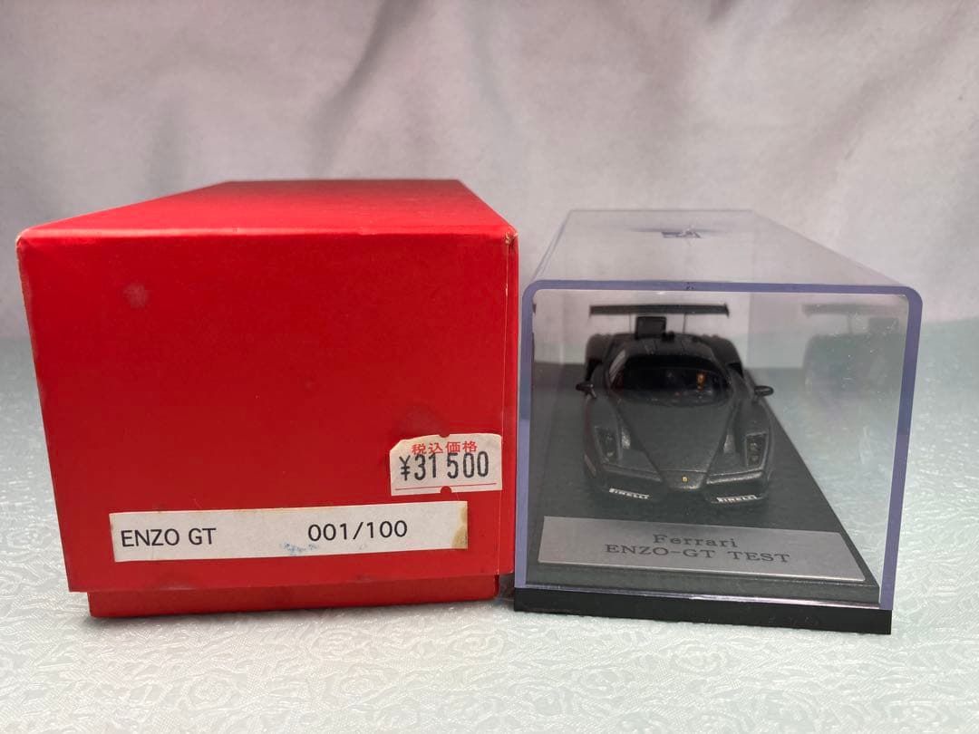 ラクーンオート製　Ferrari Enzo GT Test カーボンブラック