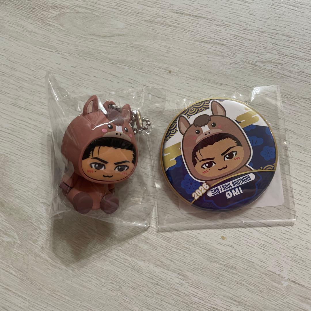 JSB3 NEW YEAR 2026 ØMI 着ぐるみキーホルダー 缶バッジ 午 - メルカリ
