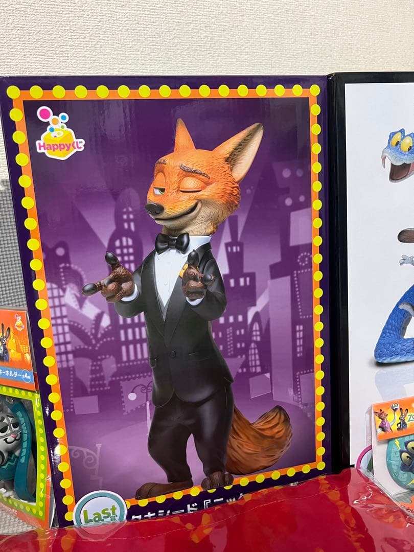 ズートピア2 一番くじタキシードフォックスフィギュア　ラストワン 新品】 ズートピア2 Happyくじ Last賞 ニック タキシード フィギュア