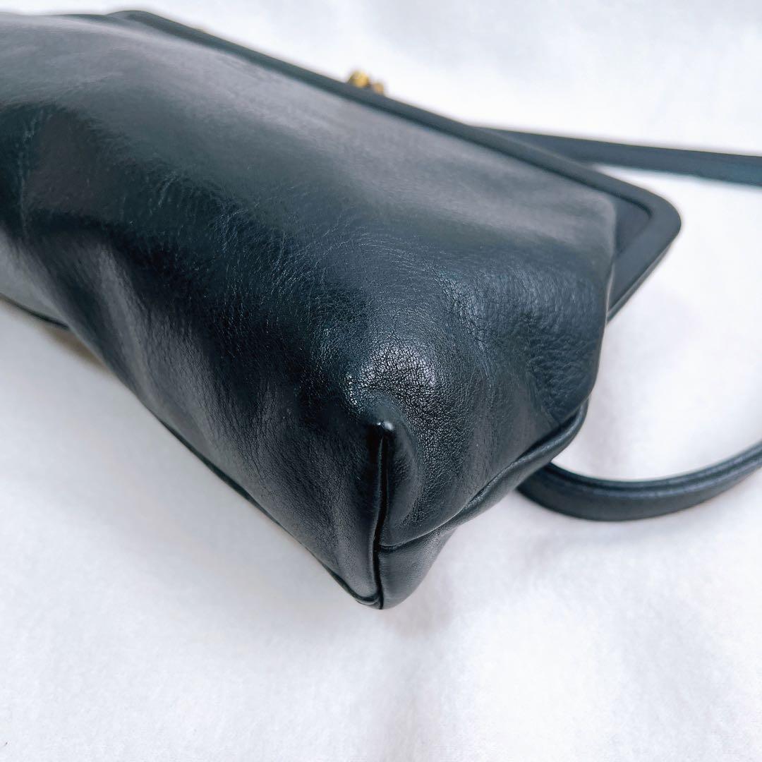 林檎　イルビゾンテ 黒 レザー クラッチバッグ がま口 ショルダー