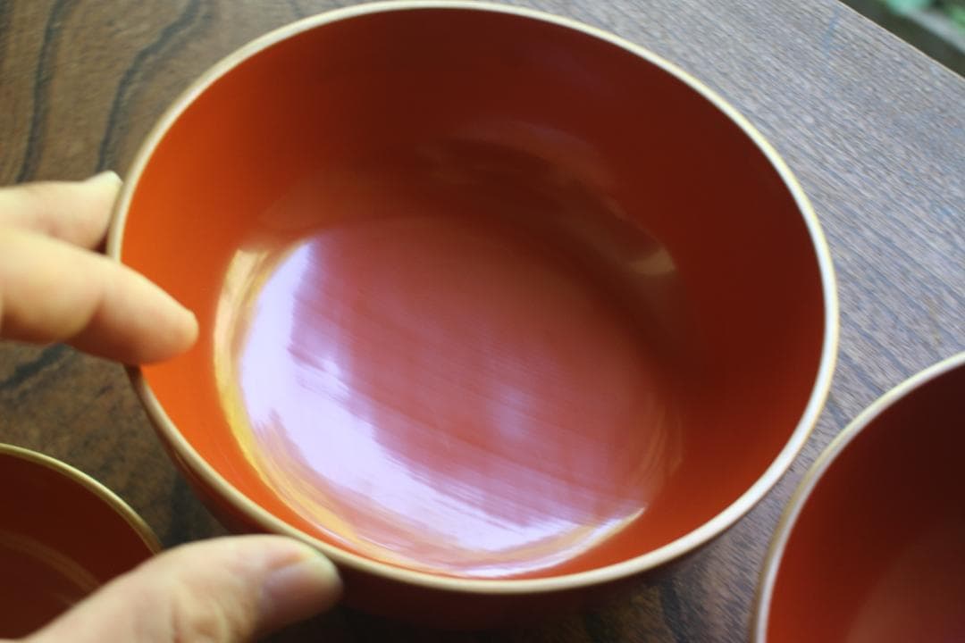 時代逸品！時代金縁朱漆に極上牡丹蝶螺鈿蒔絵の映えるお椀2点（