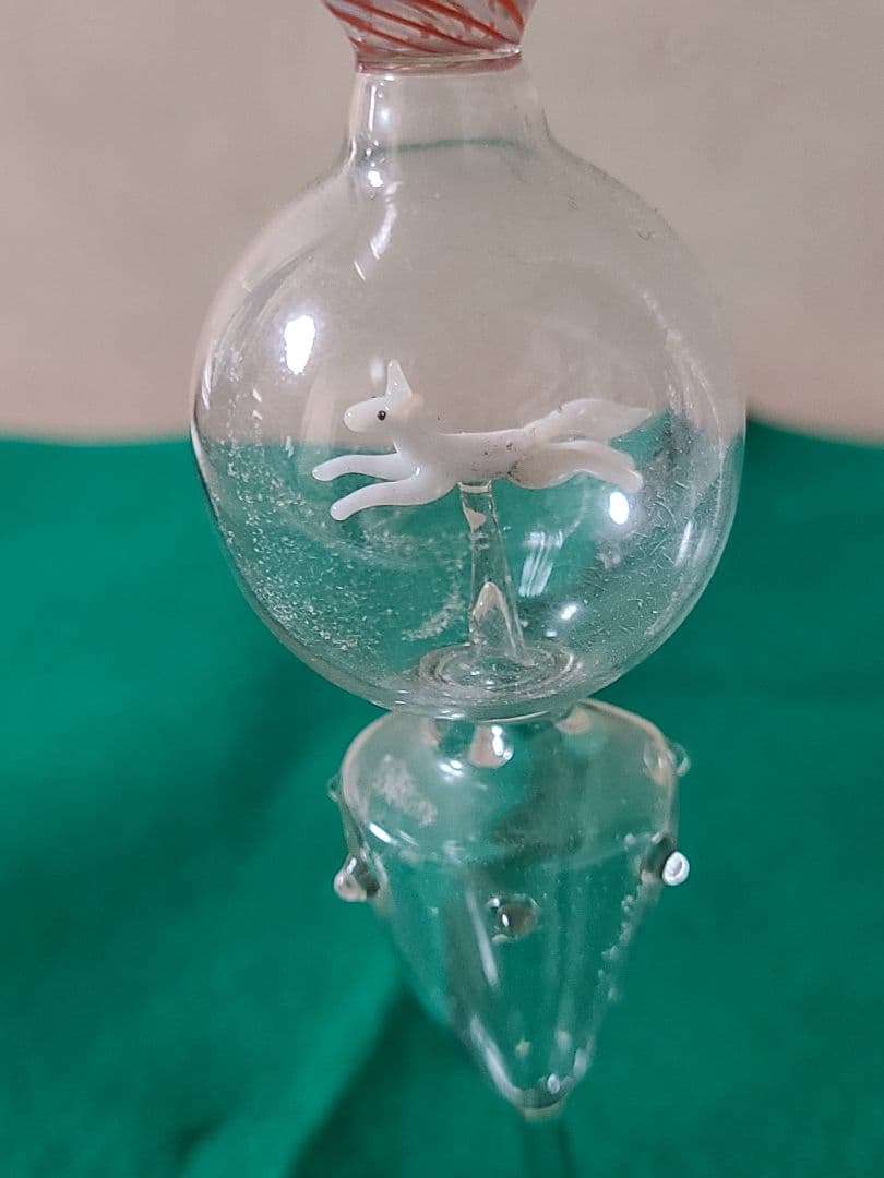 アンティークオーストリアビミニ工房によるフィギュア入りグラス