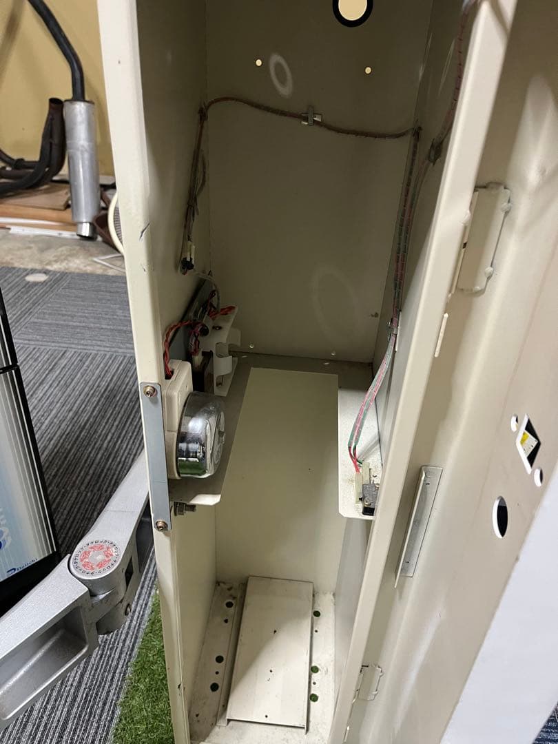 引取り前提】両替機 防犯カバー タナロック付