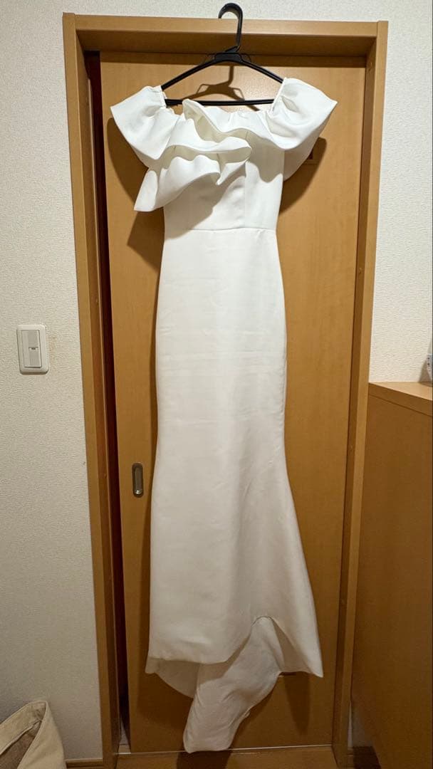 【最安値】ドレスプロダクション　ウェディングドレス　オフショルダー