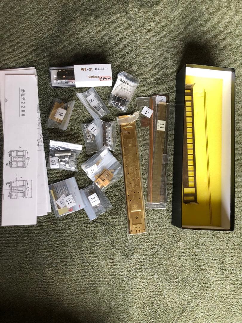 アダチ製作所　参急デ2200形とク3100形電車のバラキット2両セット