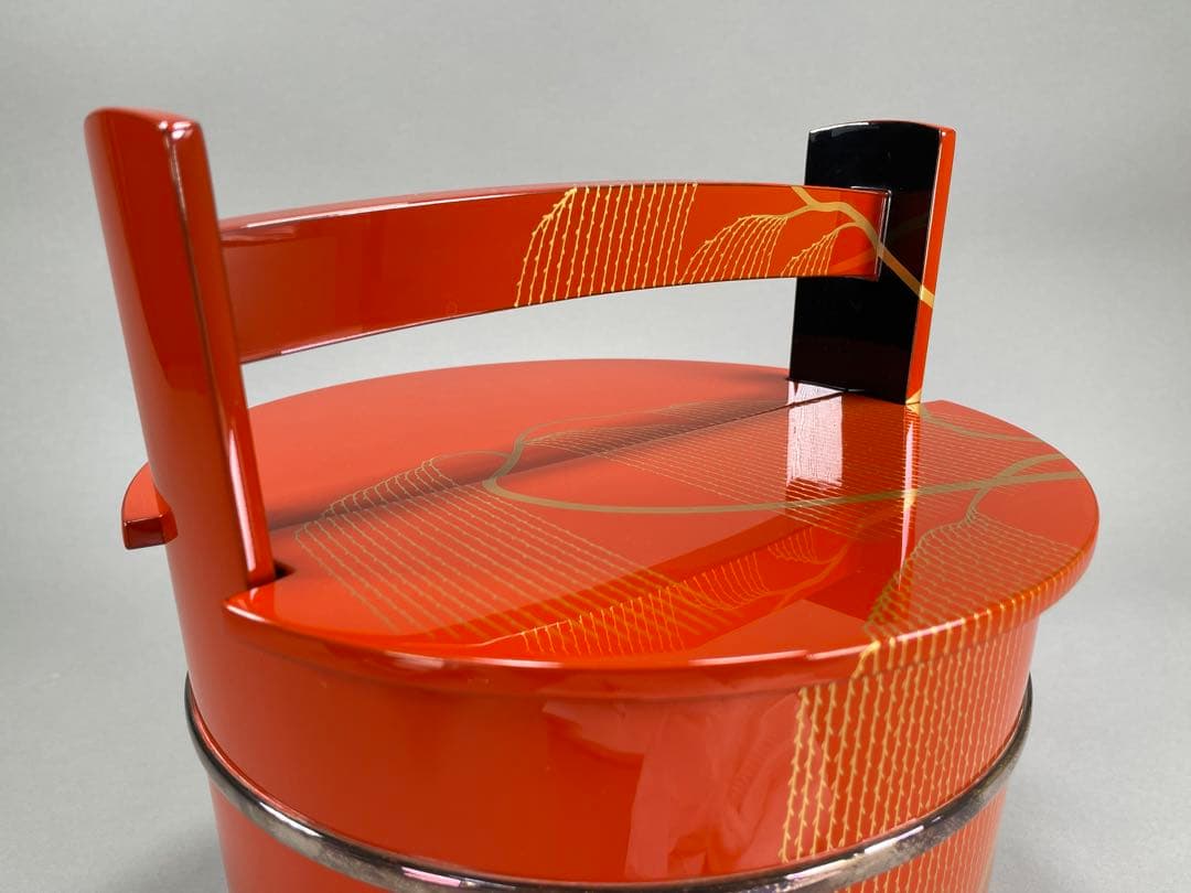 輪島塗 細井正雄作 朱色手桶水指 銀箍 柳蒔絵 布 共箱 茶道具