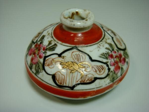 油壺■赤絵の古い油壷 窓兎紋 牡丹 花唐草 一輪挿し 時代物 骨董品 古美術■ 油壺□赤絵の古い油壷 窓兎紋 牡丹 花唐草 一輪挿し 時代物 骨董品 古