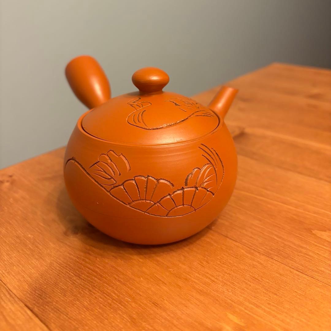 ジャンク品 朱泥 急須 彫刻入り 茶器 常滑焼風 観賞用 金継ぎ用 骨董品