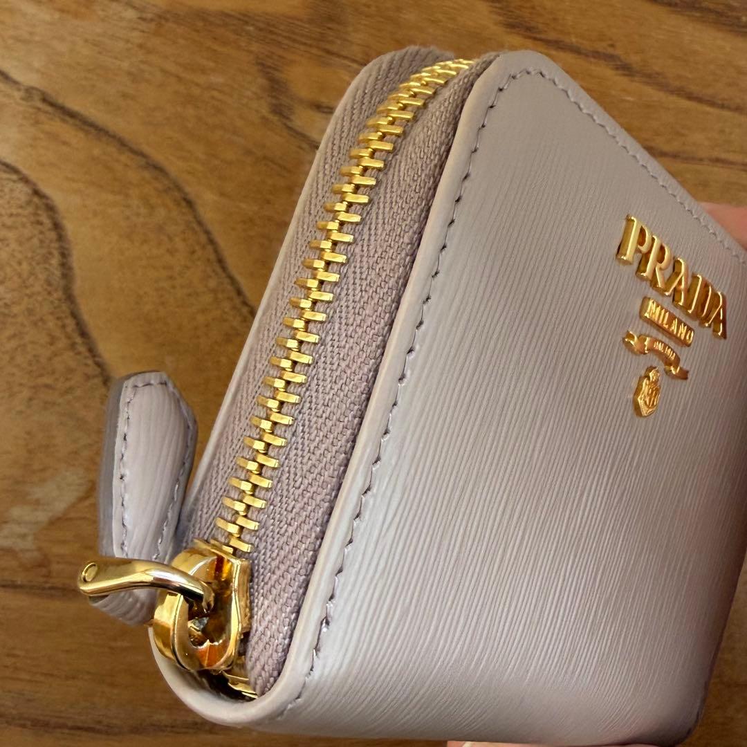 プラダ PRADA ケース　VITELLO MOVE LACCA 財布
