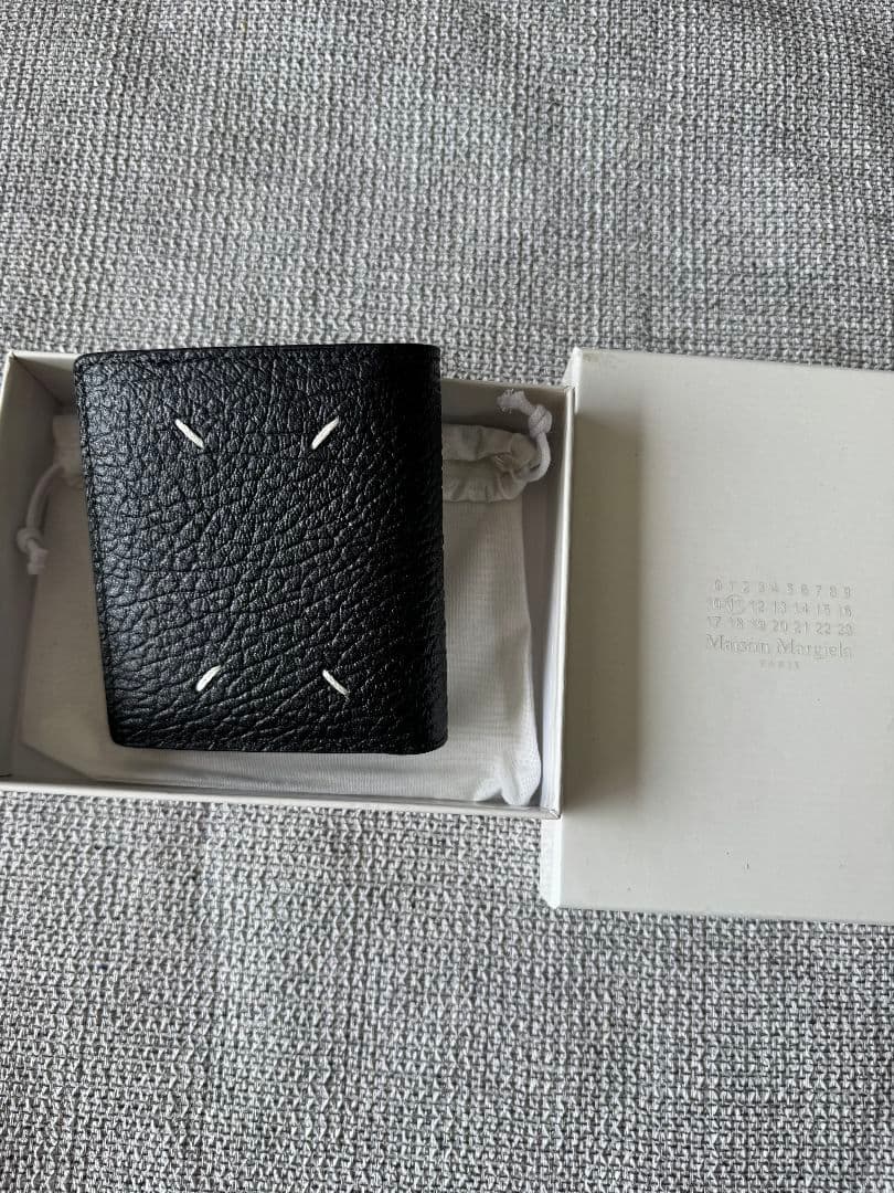 Maison Margiela ブラックレザー三つ折り財布 ミ*ズ様 Maison Margiela 黒 レザー 三つ折り財布 Maison Margiela