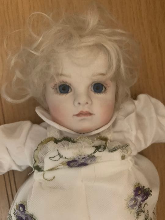 三輪輝子さんのビスクドール