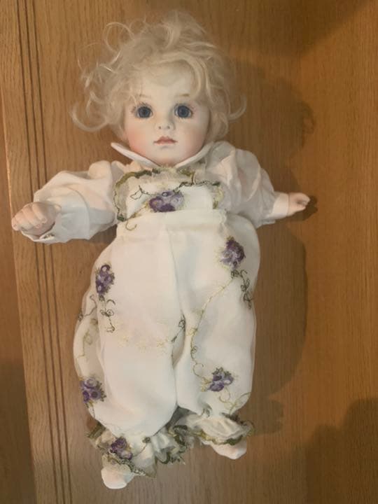 三輪輝子さんのビスクドール