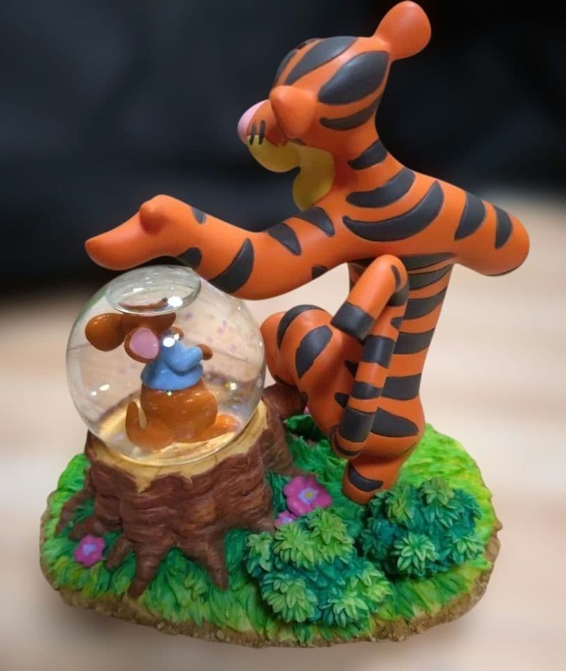 ディズニー くまのプーさん　光るガラスドーム　ティガー&ルー　スノードーム　2点