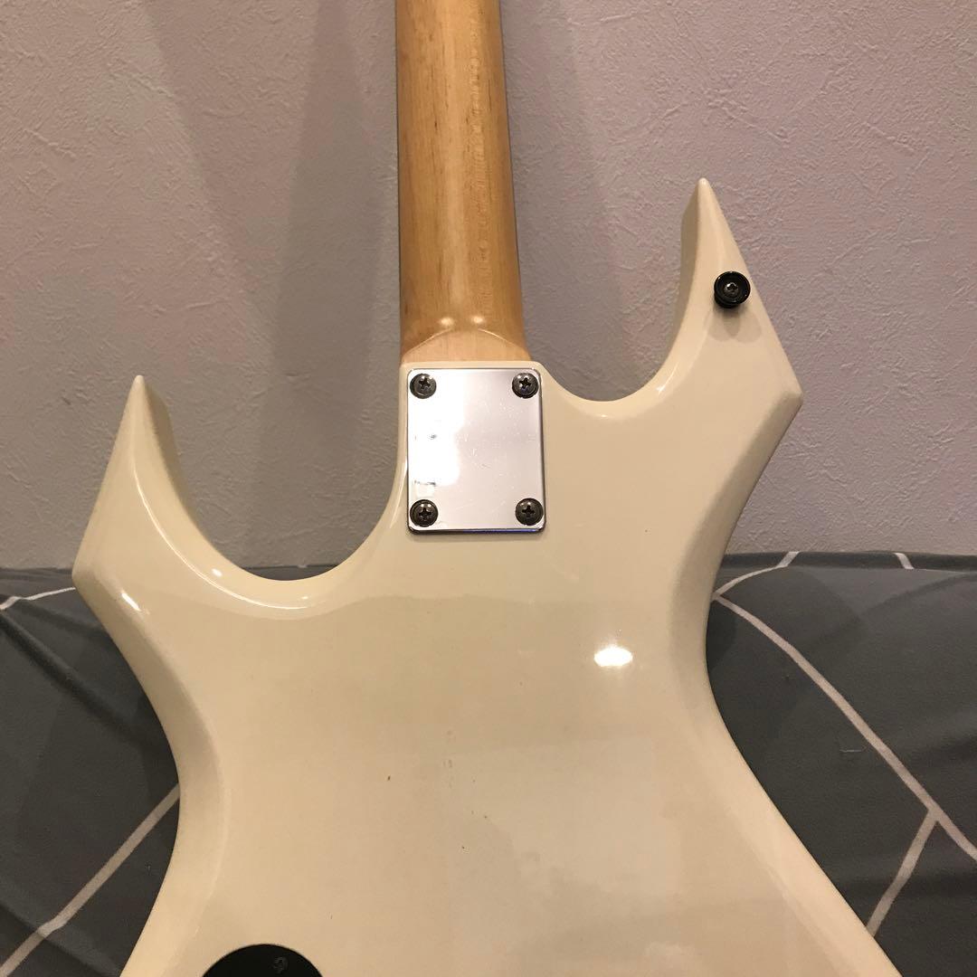 BC Rich ワーロック エレキギター 白