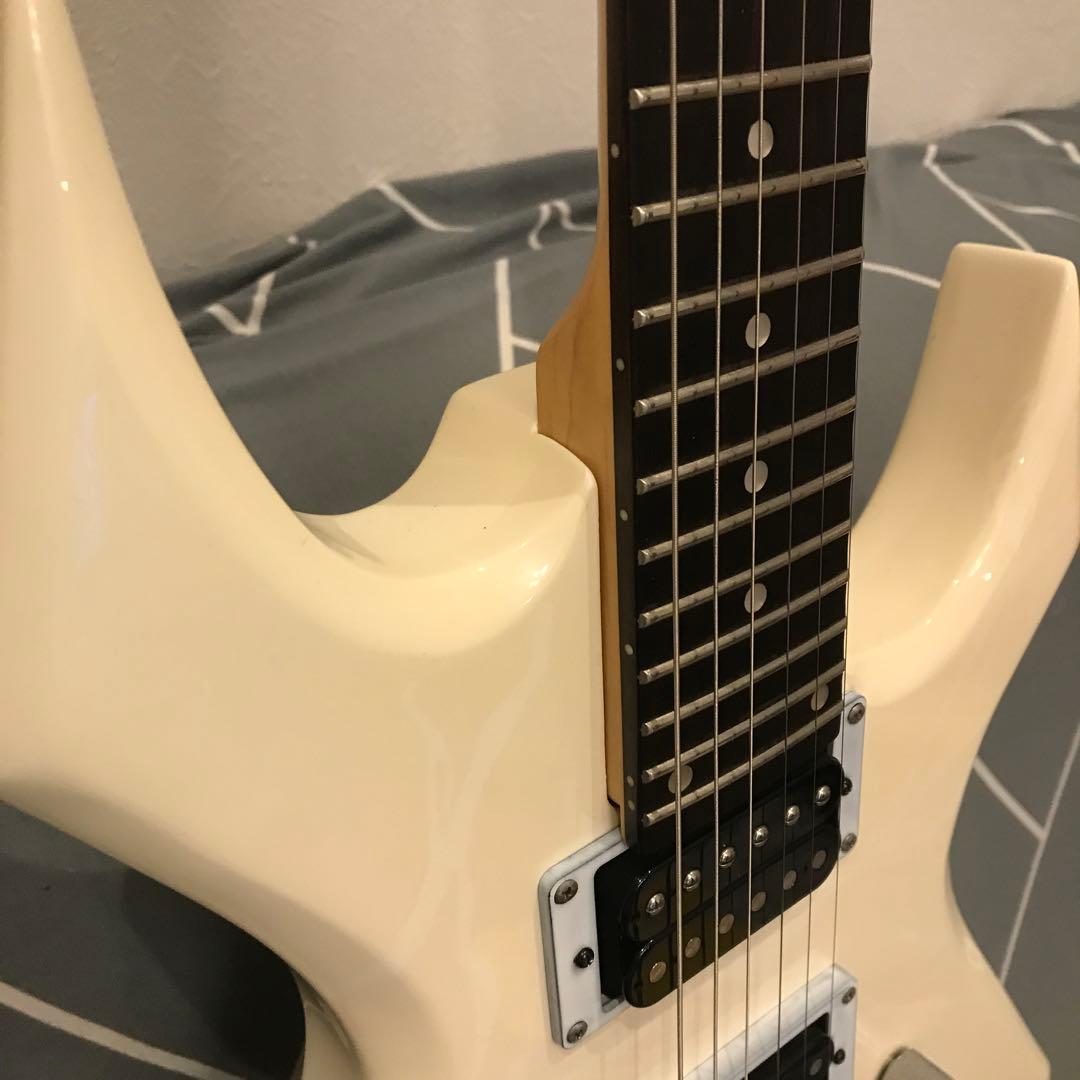 BC Rich ワーロック エレキギター 白