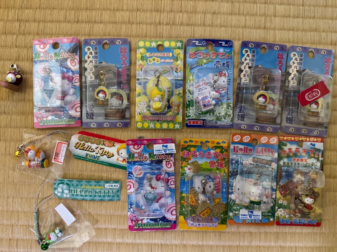 ハローキティ ご当地ストラップセット 根付 200個ぐらい 地域限定 その他