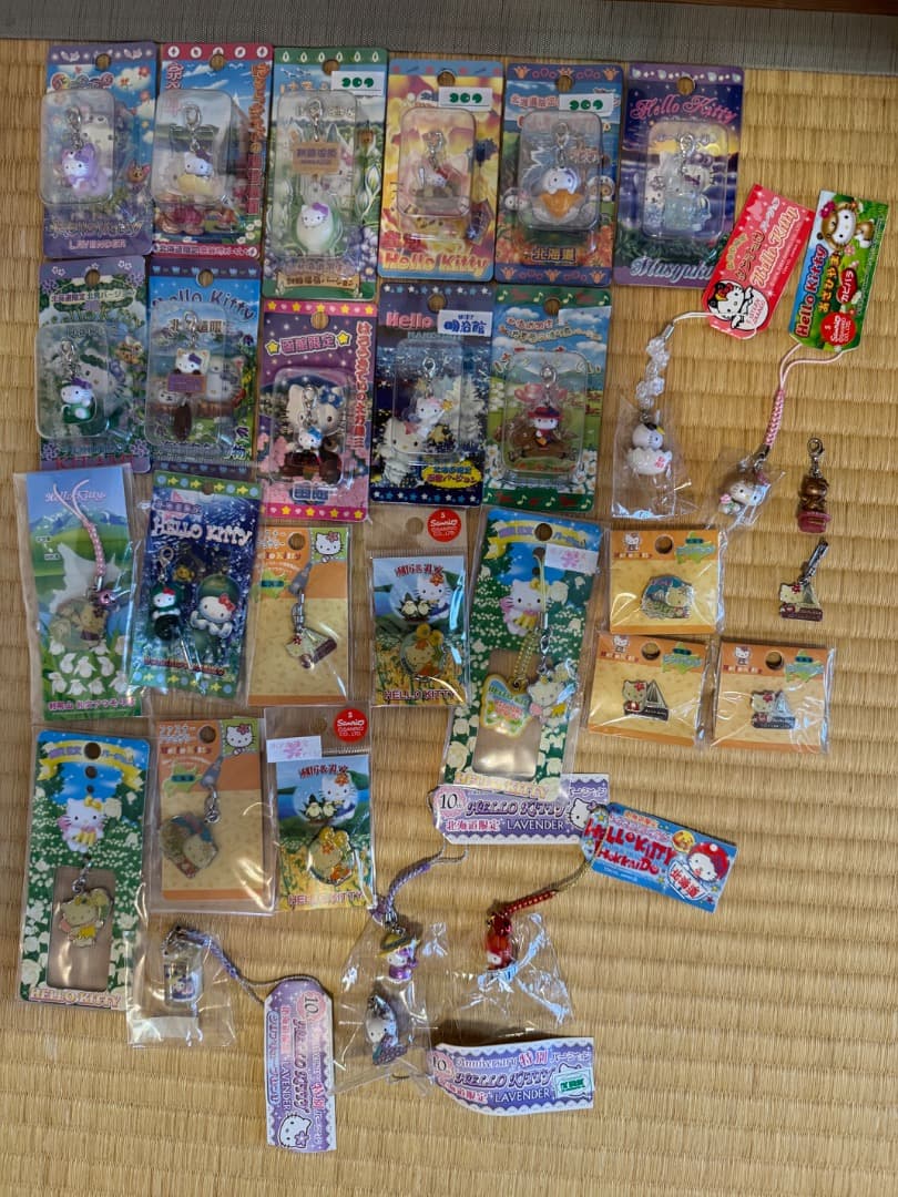 ハローキティ ご当地ストラップセット 根付 200個ぐらい 地域限定 その他