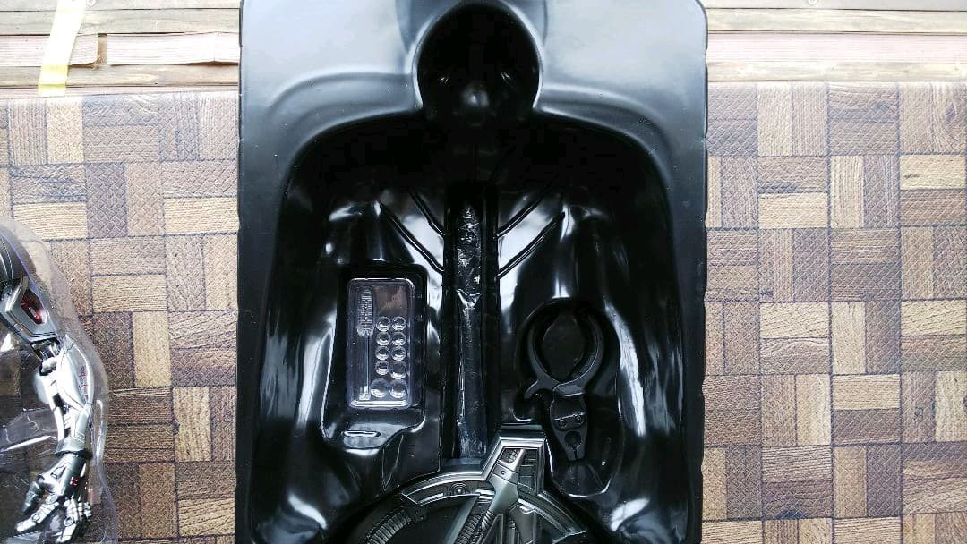 ホットトイズ ウルトロン アベンジャーズ