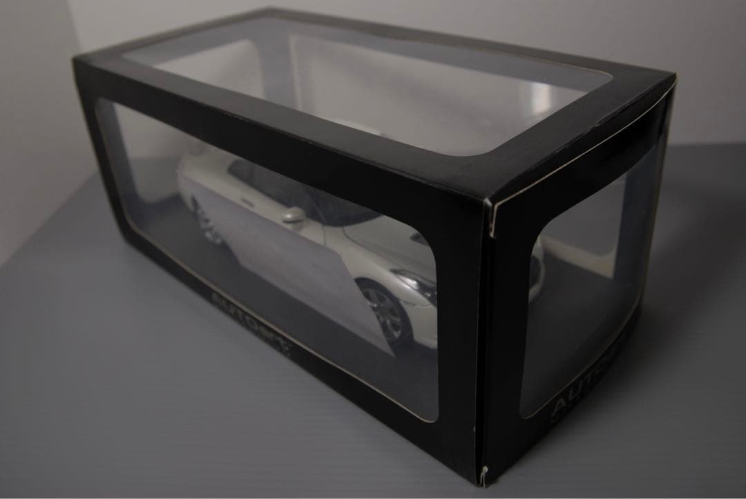 オートアート 日産 35 GTR 白 1/18 ミニカー