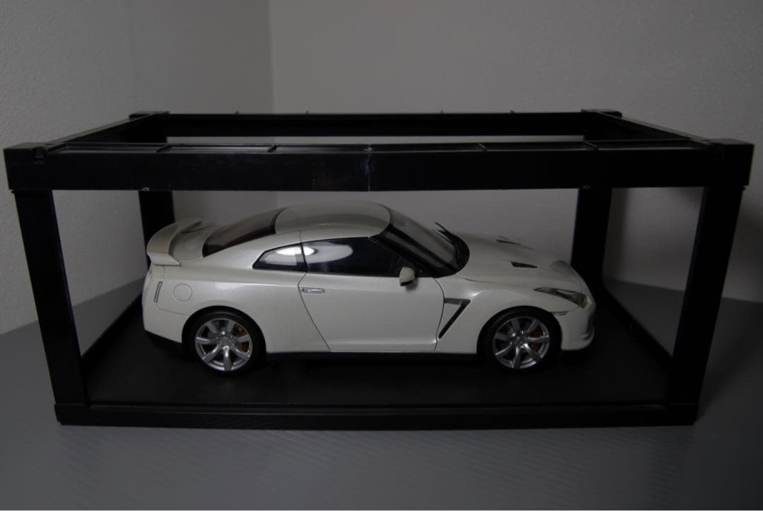 オートアート 日産 35 GTR 白 1/18 ミニカー