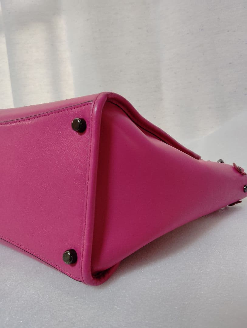 まゆちゃん　コーチ マゼンタ スタッズ フローラルレザー クロスビート