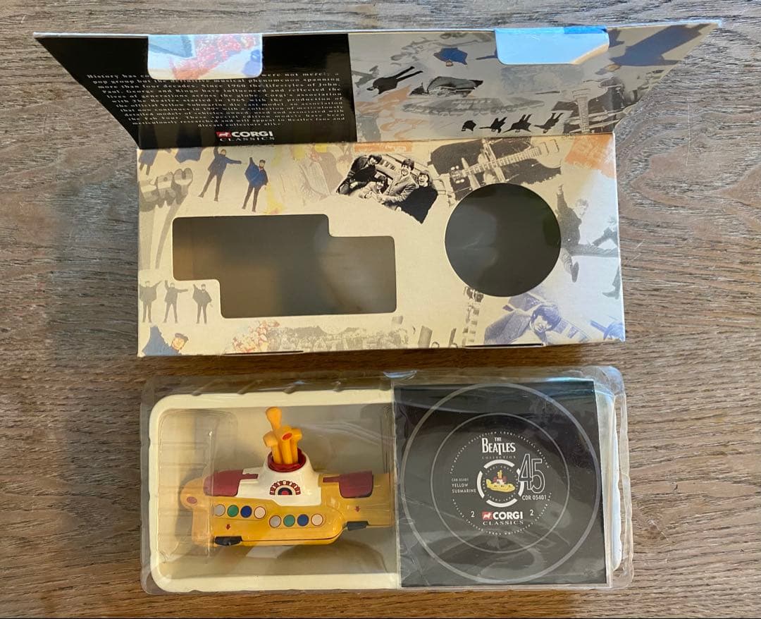 コーギー ミニカー The Beatles イエローサブマリン フィギュア付