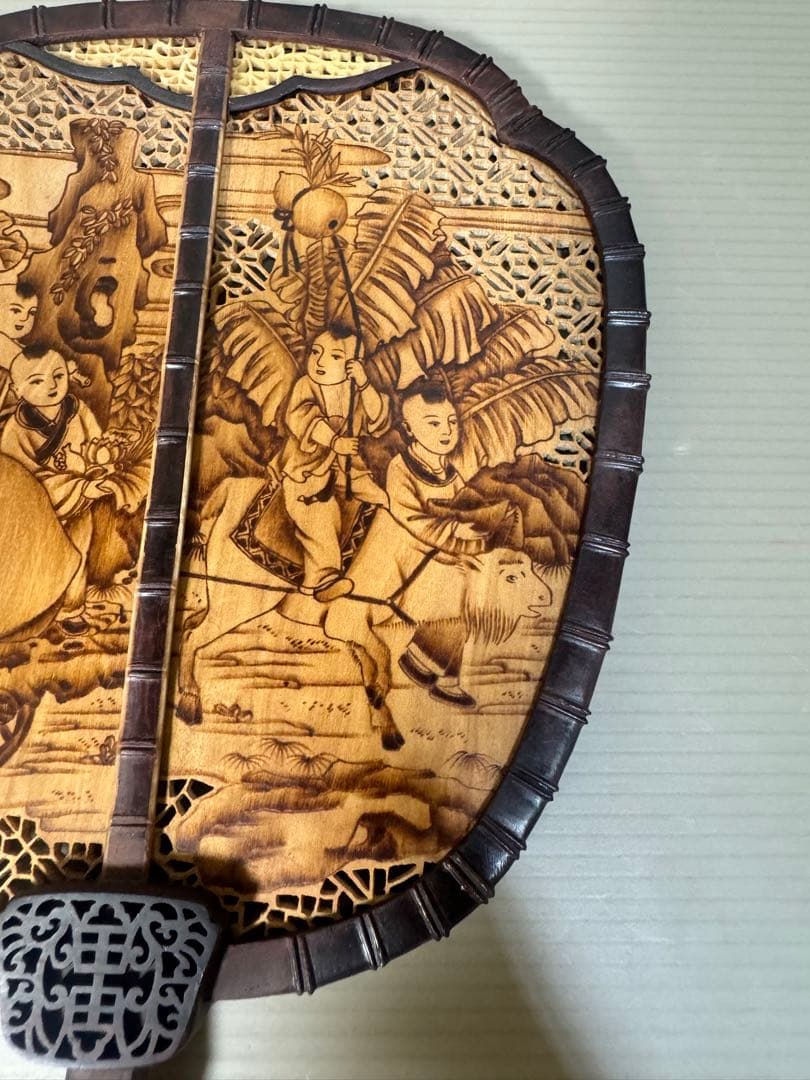 2268 中国美術 唐木造 白檀透彫刻 翡翠 軍配型硯屏 団扇 唐物 時代物