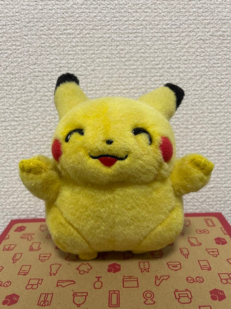 初期ピカチュウ ぬいぐるみにっこり